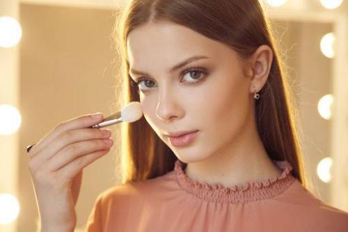 Как сделать свежий макияж. Легкий макияж и его особенности