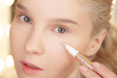 Как сделать свежий макияж. Легкий макияж и его особенности