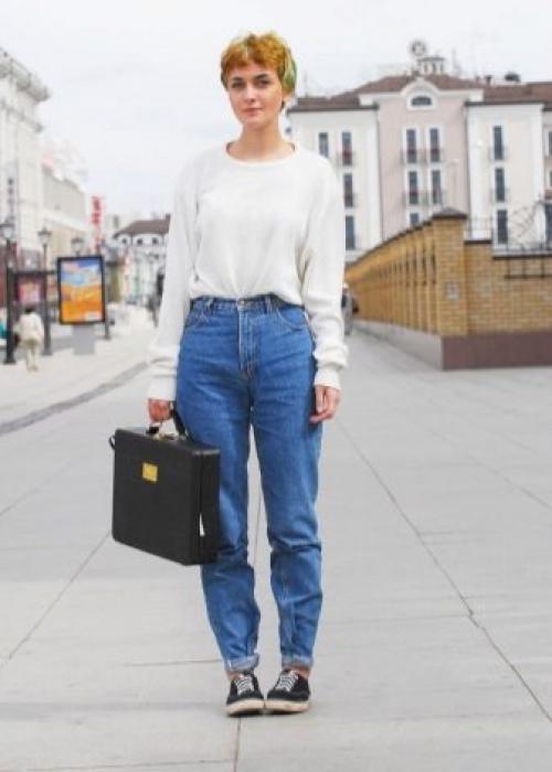 Брюки-бананы с чем носить. С чем носить брюки-бананы, стильные и модные образы 09