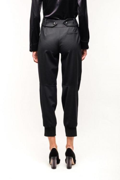 Брюки-бананы с чем носить. С чем носить брюки-бананы, стильные и модные образы