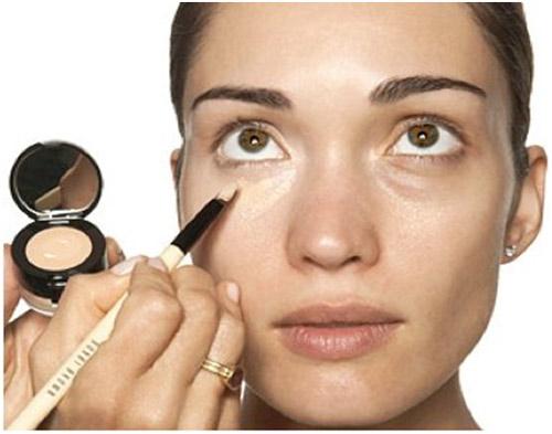 Косметика от темных кругов под глазами. Консилер для кожи вокруг глаз: какой лучше?