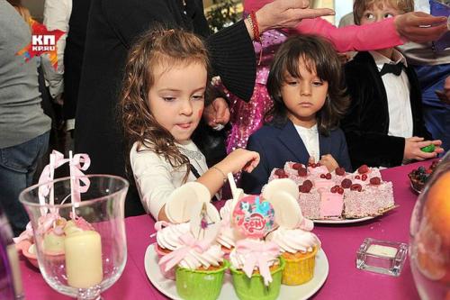 Во сколько Киркоров женился на Пугачевой. Пугачева о разводе с Киркоровым: “Он переживал не за меня, а за себя-любимого” 14