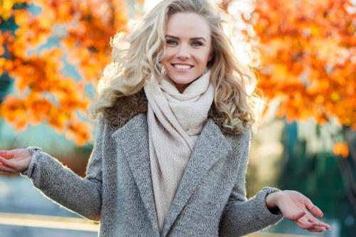 Что лучше пальто или куртка на осень девушке. Пальто или куртку –, что предпочесть этой осенью?