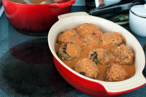 Диетические котлеты в духовке с соусом. Диетическое питание: котлеты в духовке с подливкой