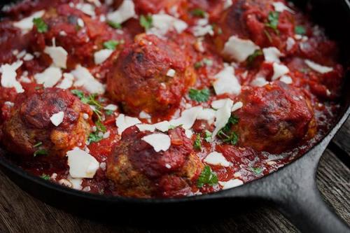 Диетические котлеты в духовке с соусом. Диетическое питание: котлеты в духовке с подливкой