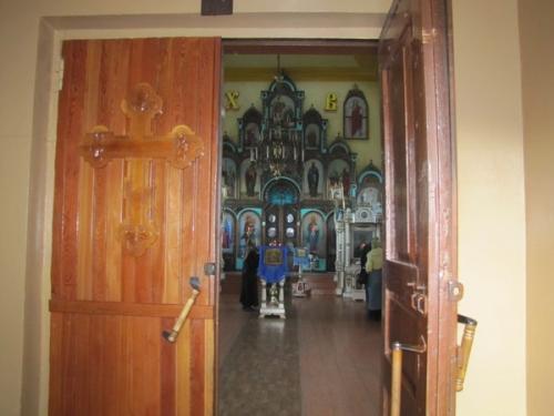 Как правильно выходить из церкви.