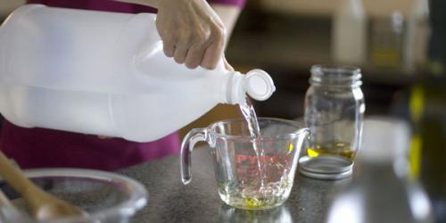 Какие профессиональные косметические средства помогут убрать краску для волос с рук. Как оттереть краску для волос с кожи лица, рук или других частей тела