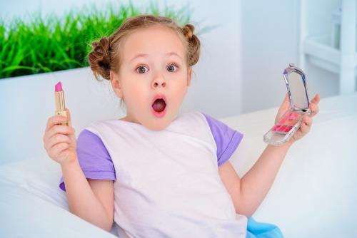 Как ухаживать за кожей лица в 13 лет. Мнение родителей и психологов о детском макияже