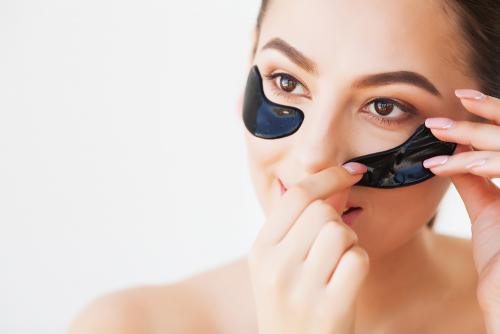 Как ухаживать за кожей вокруг глаз в домашних условиях? 04