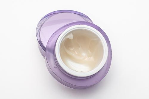 Как правильно ухаживать за сухой кожей лица. Влага, дающая силы: как ухаживать за сухой кожей 07