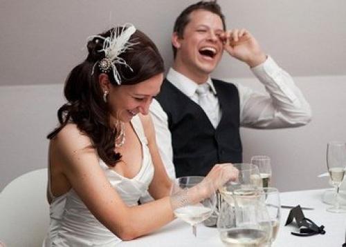 Какие подарки получили молодожены от гостей и друзей. Презенты молодой паре от гостей