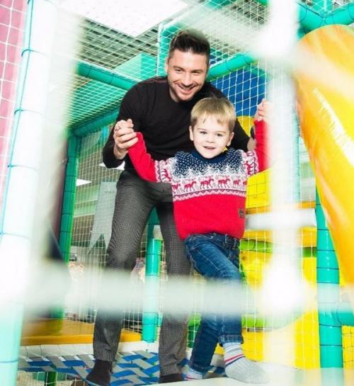 Какие доказательства были представлены для подтверждения гомосексуальности Евгения Миронова. Появление ребёнка от суррогатной матери сочли подтверждением нетрадиционной ориентации Евгения Миронова