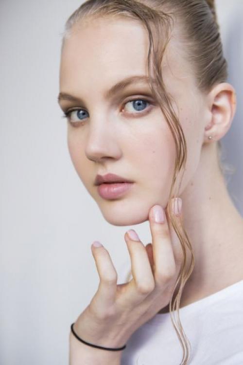 Как ухаживать за собой девушке в 20 лет. Молодые да ранние: правила ухода за кожей в 20 лет