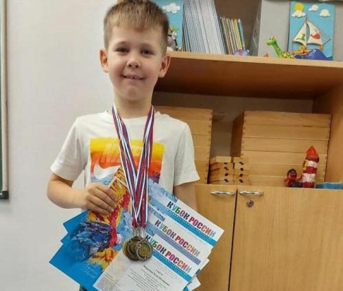 Как Женя Миронов управляет своими отношениями на публике. Кто воспитывает сына Евгения Миронова