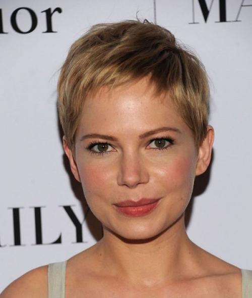 Короткие прически на широкое лицо. Короткие стрижки для полных дам