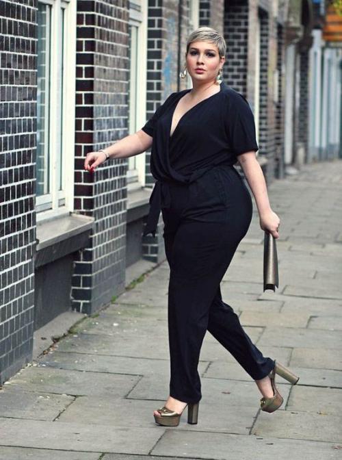 Короткие прически на широкое лицо. Короткие стрижки для полных дам