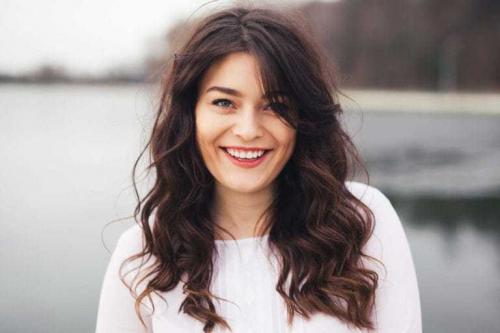 Прически для круглого лица на длинные волосы. Стрижки на длинные волосы для круглого лица: выбор All Things Hair