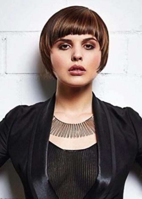 Прически и стрижки для круглого лица 2022. Как подобрать стрижку для круглого лица 32