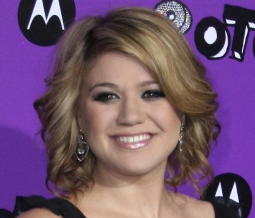 Стрижки на круглое лицо 2022. Стрижки на средние волосы для круглого лица