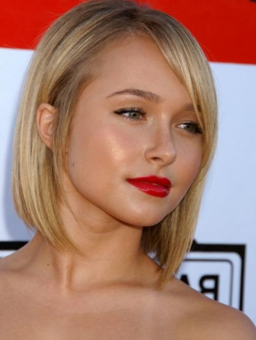 Стрижки на круглое лицо 2022. Стрижки на средние волосы для круглого лица