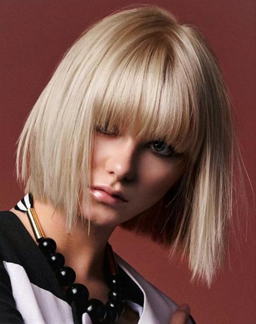 Модные стрижки 2022 с челкой. Модные тенденции стрижек с челкой на средние волосы 2022 года с фото