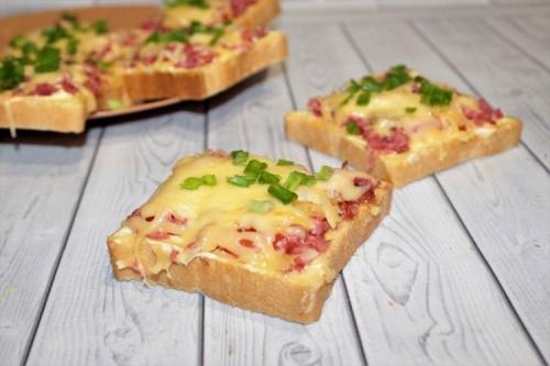 Горячий сэндвич с ветчиной и сыром. 20 шикарных рецептов горячих бутербродов