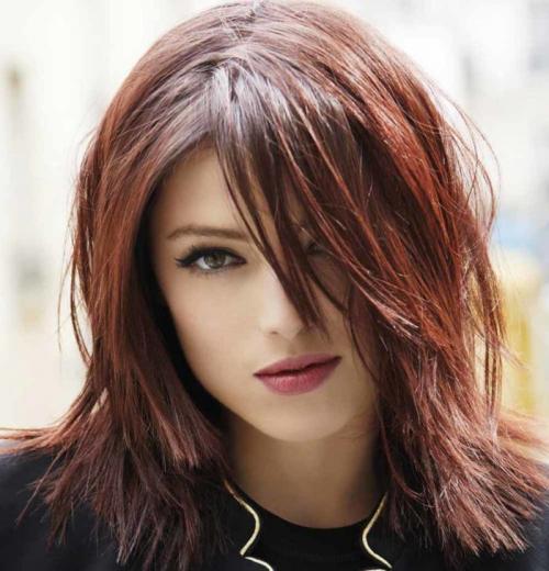 Модные стрижки 2022 с челкой. Модные тенденции стрижек с челкой на средние волосы 2022 года с фото