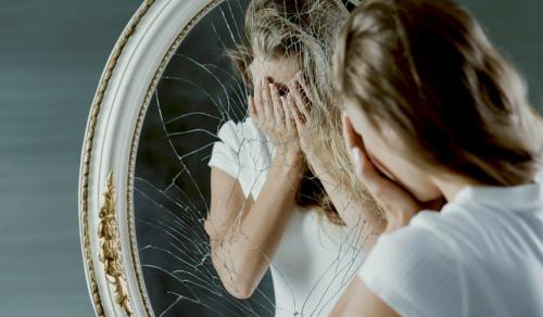 Как быть уверенной в себе девушкой. 5 признаков женщины с низкой самооценкой 08