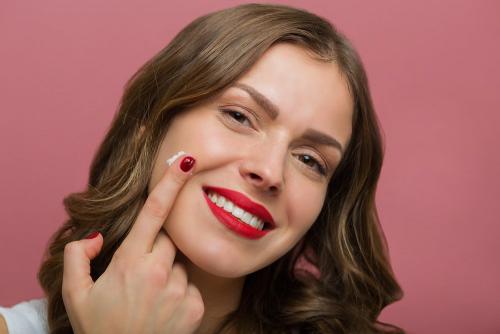 Как увлажнить кожу лица естественным путем. Как увлажнять сухую кожу лица 02 Как увлажнить кожу лица естественным путем. Как увлажнять сухую кожу лица 02