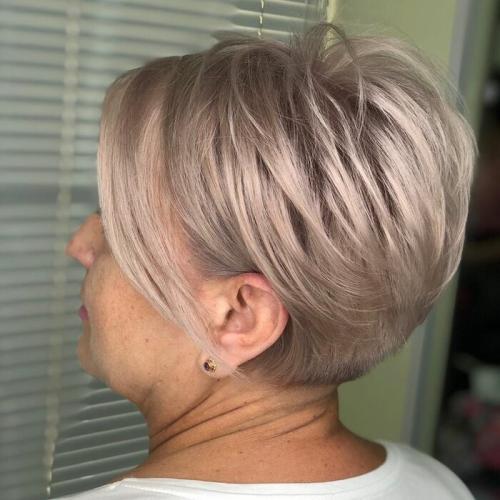 Стрижки после 50 круглое лицо. Стрижки, которые молодят женщину после 50 лет