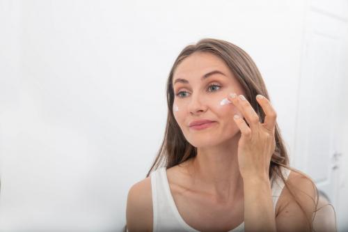 Почему шелушится сухая кожа лица и что делать. Внешние причины 04 Почему шелушится сухая кожа лица и что делать. Внешние причины 04