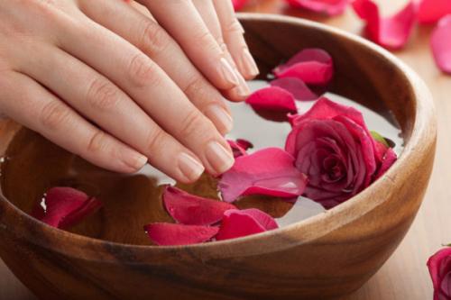 Парафинотерапия в салоне и на дому. Парафиновые ванночки для рук в салоне и дома 01