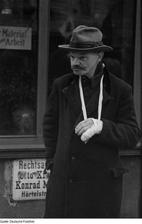 Наложение повязок при повреждении сосудов. Техники наложения в зависимости от вида используемой повязки и места ее применения 02 Наложение повязок при повреждении сосудов. Техники наложения в зависимости от вида используемой повязки и места ее применения 02