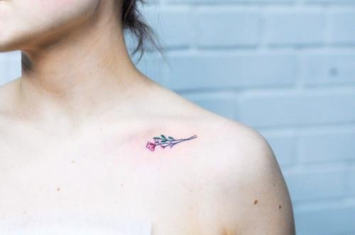 Ключицы девушек. Татуировка на ключице: причины такого выбора