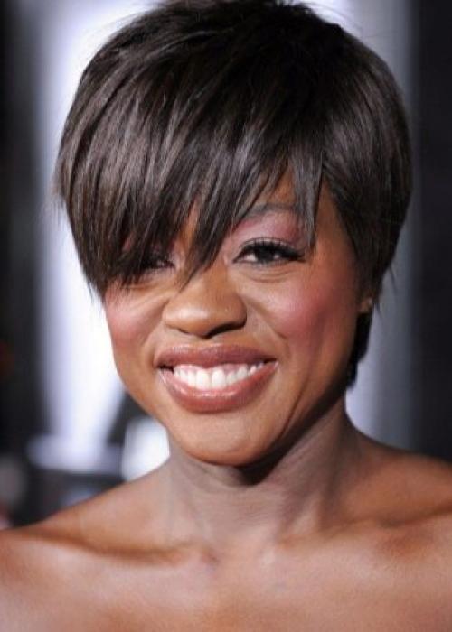 Короткая стрижка для круглого лица. Стрижки на короткие волосы для круглого лица: 10 модных идей 27