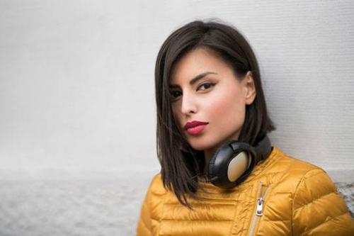 Удлиненное каре на круглое лицо с челкой. Виды каре, подходящие для круглого лица