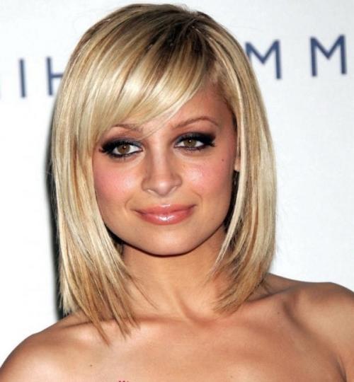 Каре на круглое лицо. Каре с челкой: фото