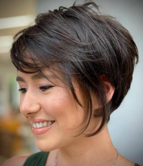 Стрижки для круглого лица 2022-2023. Самые модные короткие женские стрижки в 2022-2023 году – последние тренды, фото стильных причесок