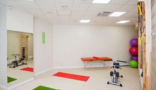 Упражнения для коленных суставов. Классический комплекс упражнений при артрозе 07 Упражнения для коленных суставов. Классический комплекс упражнений при артрозе 07