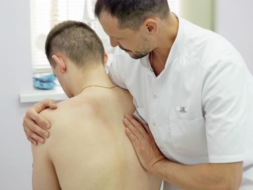 Правое плечо немеет. Болит плечо и немеет рука 02