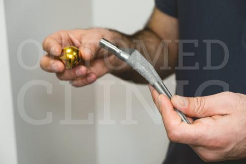 Имплантация искусственных тазобедренных суставов. Виды и элементы протеза тазобедренного сустава 01