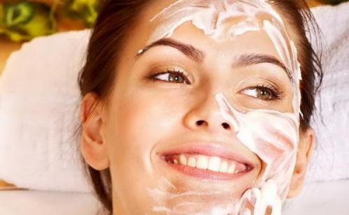 Какие ингредиенты необходимы для маски из сметаны для лица. Маски со сметаной для комбинированной кожи лица: 5 домашних рецептов