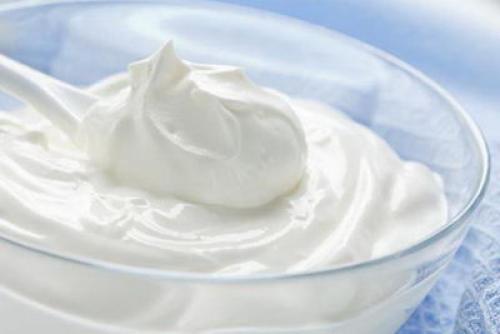 Какие ингредиенты необходимы для маски из сметаны для лица. Маски со сметаной для комбинированной кожи лица: 5 домашних рецептов
