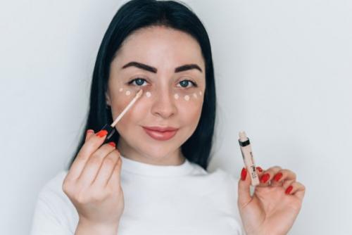 Как замаскировать темные круги под глазами с помощью макияжа. Круги ада: учимся маскировать синяки под глазами