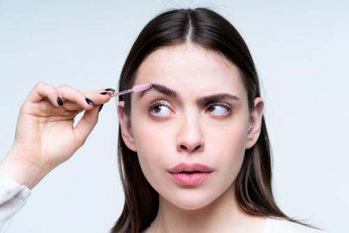 Топ-9 процедур для идеальных бровей: модные тренды этого года 06