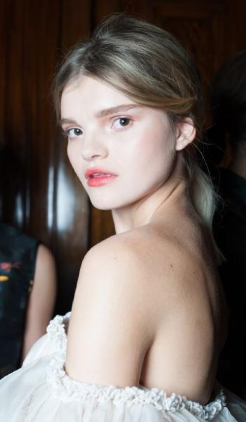 Какие средства помогут ускорить рост бровей. Как быстро отрастить брови: 5 эффективных советов