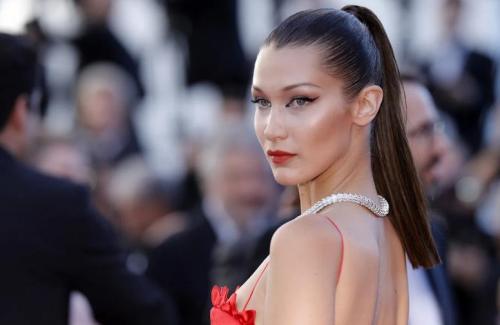 Тонкие брови-ниточки: возвращение моды 90-х 01