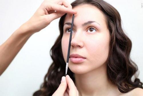 Как правильно подстричь брови, чтобы они выглядели аккуратно. Как подстричь брови, или сама себе мастер