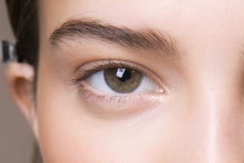 Как правильно использовать карандаш для бровей. Как накрасить брови карандашом: поэтапная инструкция