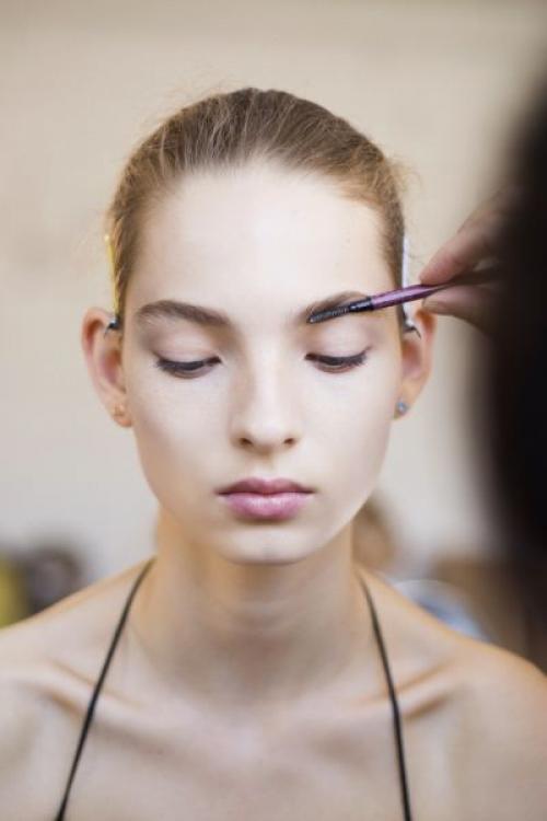 Какие ошибки следует избегать при формировании бровей. Основные ошибки в макияже бровей и коррекции, которых стоит избегать